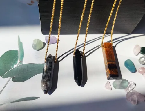 Miniatura 3 de XIANNVXI 4 collares de cadena chapados en oro de 14 quilates con piedra de cristal para hombres y mujeres, amatista, obsidiana, ojo de tigre