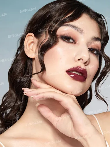 Miniatura 2 de SHEGLAM PoutPerfect - Lápiz labial sólido hidratante no pegajoso con aceite de coco, temporada de bayas