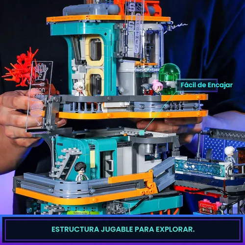 Miniatura 2 de FUNWHOLE Cyberpunk Mansion Lighting - Juego de ladrillos de construcción – 2524 piezas de edificios modulares de ciudad futura idea de exhibición