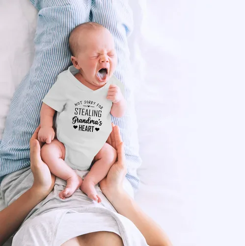 Miniatura 22 de CBTwear Not Sorry for Stealing Grandma's Heart – Ropa de bebé – Divertido body para recién nacido para niños y niñas