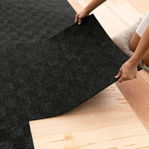 Mohawk Home Baldosa de alfombra de 24" x 24" para interiores/exteriores, altura de pelo de 0.25", despegar y pegar, poliéster negro, (15 baldosas)