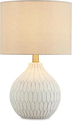 Signature Design by Ashley Wardmont - Lámpara de mesa compacta para mesita de noche, base dimensional retro con pantalla de tambor, cerámica blanca