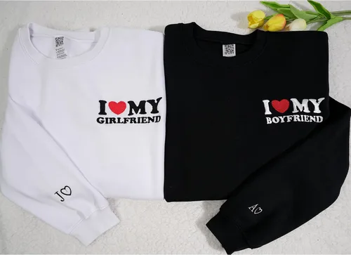 Miniatura 5 de Sudadera bordada personalizada con texto en inglés "I Love My Girl Friend and Boyfriend" y sudadera con capucha con nombres para parejas en la manga