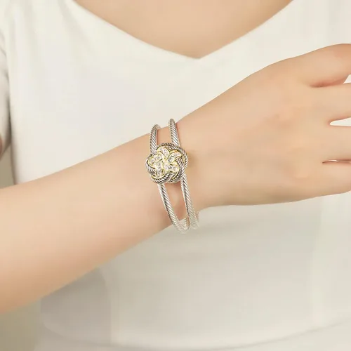 Miniatura 4 de UNY JEWEL Las joyas hacen una declaración con nuestro brazalete abierto abierto de doble alambre trenzado de dos tonos de alambre y flores es un