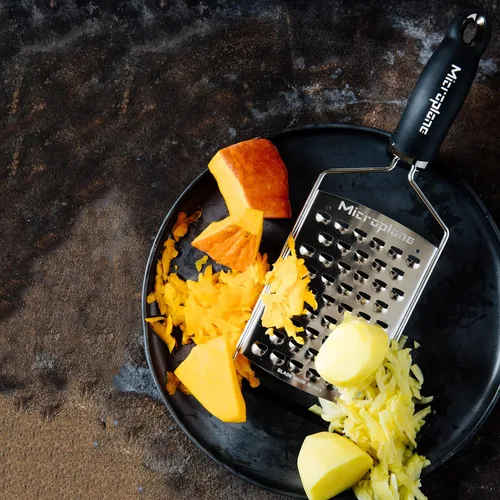 Miniatura 5 de Microplane Gourmet Series - Rallador ultra grueso de acero inoxidable duradero para quesos y verduras con mango antideslizante para cocina