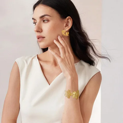 Miniatura 9 de Brazalete hueco de flor vintage dorada para mujer, pulsera abierta ajustable