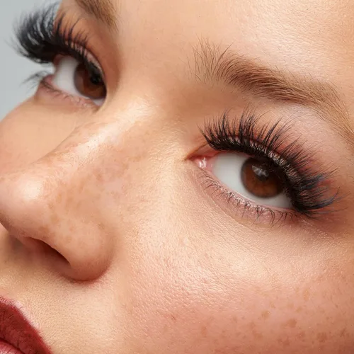Miniatura 3 de KISS - Pestañas postizas de la colección Lash Couture Masterpiece tejidas a mano en visón sintético, estilo ‘Avant-Garde’, 12mm, fáciles de aplicar
