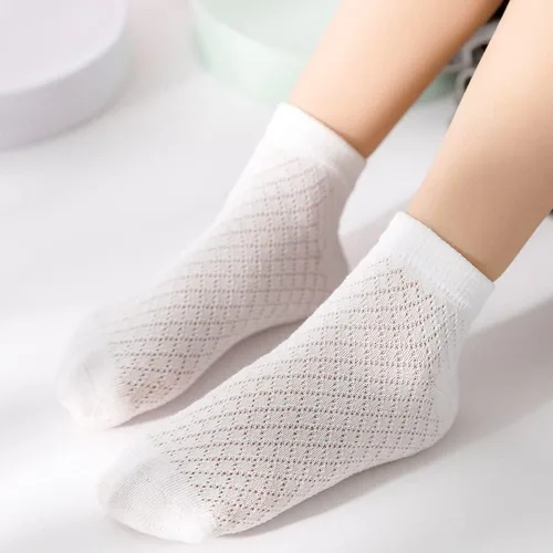 Miniatura 8 de Looching Paquete de 5 calcetines delgados de malla para bebés, niñas y niños, de algodón, color blanco, calcetines de tobillo invisibles 1-8T