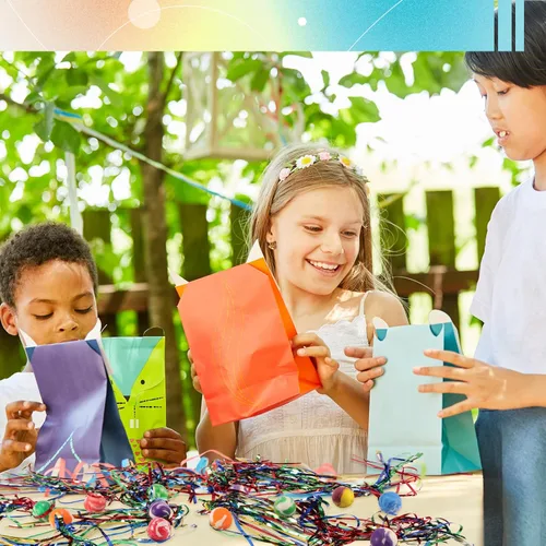 Miniatura 7 de Pllieay 50 bolas de cometa, bolas inflables de colores surtidos con serpentinas coloridas, bolas de goma para recuerdos de fiesta de niños, premios