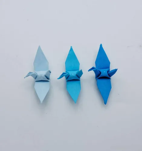 Miniatura 7 de 100 grúas de papel de origami tono azul tono 1.5 x 1.5 pulgadas, grúas de papel de origami plegadas hechas a mano para boda, regalo de Navidad