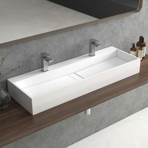 Lavabo doble de resina de piedra para baño de montaje en pared de 47 pulgadas tipo artesa con 2 orificios para grifo (blanco brillante)