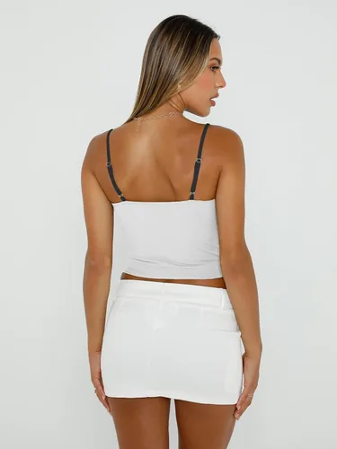 Miniatura 5 de Trendy Queen Camiseta sin mangas para mujer con tirantes delgados ajustables, linda camiseta corta para salir de verano