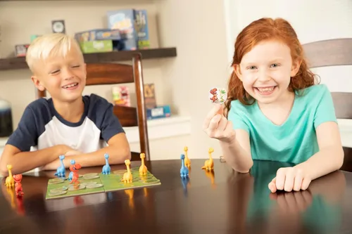 Miniatura 6 de Jurassic Snack: divertido juego de mesa para jugar contra amigos y familiares, mantén tus dinosaurios vivos y alimentados para ganar, divertido