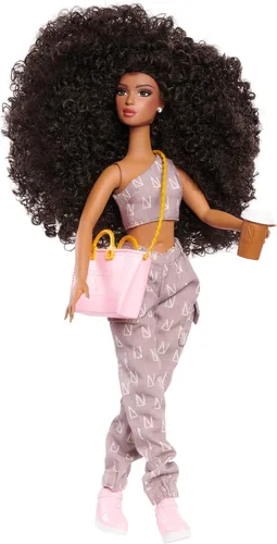 Naturalistas Fashion Pack Coffee Casual Conjunto de 7 piezas y accesorios para muñecas Naturalistas de 11.5 pulgadas de alto, diseñado y
