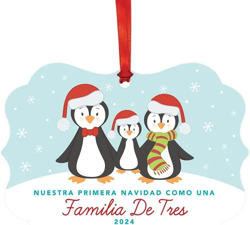 Andaz Press Adorno de recuerdo de Navidad con marco de fantasía de familia española, Nuestra Primera Navidad Como UNA Familia De Tres 2024, Familia