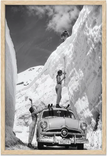 Miniatura 10 de Foto vintage del cañón de la nieve – Mujeres y coche clásico en escena de esquí 11 x 14 pulgadas sin marco – Arte de pared de esquí retro en blanco