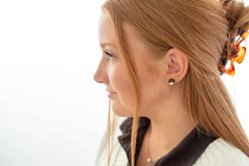 Miniatura 8 de Dos tonos con aretes de 10 mm de metal martillado falso, aretes redondos para mujeres, niñas y hombres, hechos a mano, postes de acero inoxidable