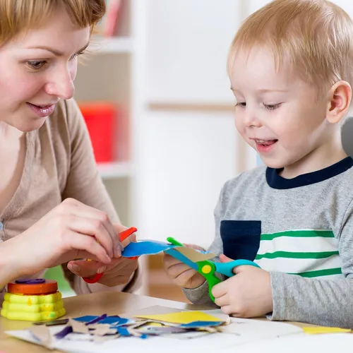 Miniatura 6 de Leinuosen Paquete de 15 tijeras de entrenamiento preescolar, tijeras de seguridad de plástico para niños pequeños, tijeras de manualidades