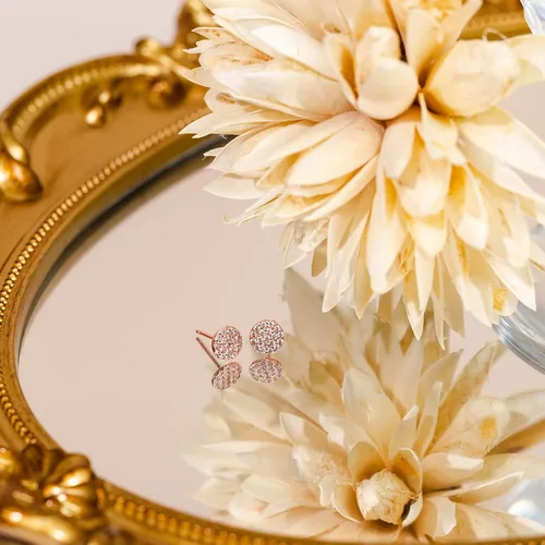 Miniatura 17 de PAVOI Aretes de plata de ley chapados en oro de 14 quilates para mujer Mini disco de circonita cúbica pavimentada Aretes de oro para mujer