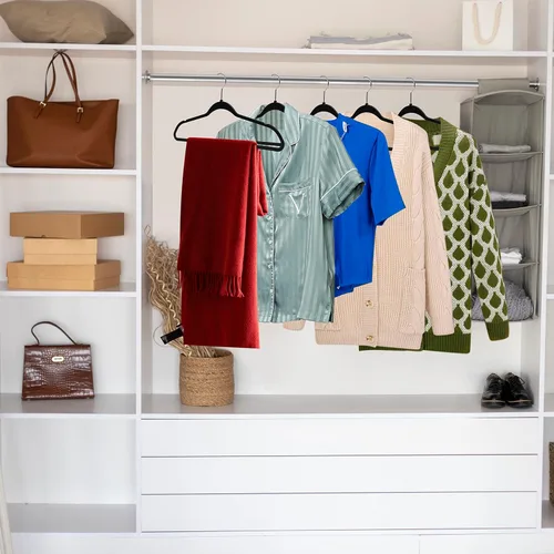 Miniatura 7 de Quality Hangers Paquete de 20 perchas de plástico para ropa, perchas delgadas sin terciopelo con gancho cromado giratorio de 360° y muescas