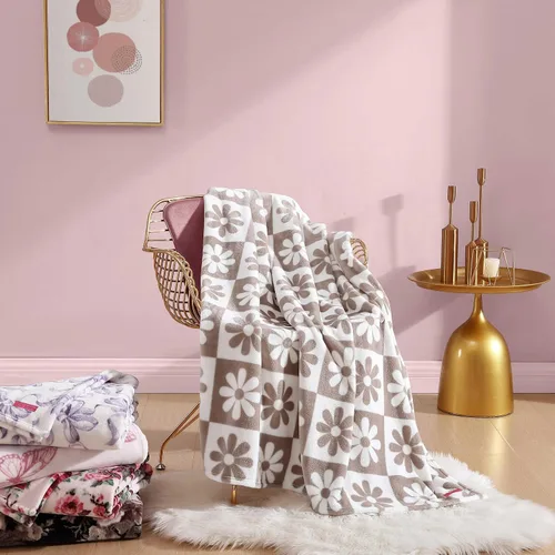 Miniatura 20 de Betsey Johnson - Manta para sofá o cama, manta súper suave y extragrande de aspecto audazmente mullido (corazón punteado rosa, 50" x 70")