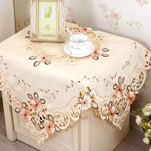 LeLehome - Mantel de encaje bordado con flores cafés, color crema y beige, diseño clásico y tela que no se arruga para mesa de comedor