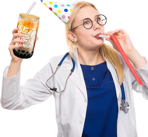 Miniatura 4 de Juego de 6 vasos de vidrio con forma de lata de 16 onzas con tapas y pajitas de bambú, regalos de graduación de escuela de enfermería para mujeres
