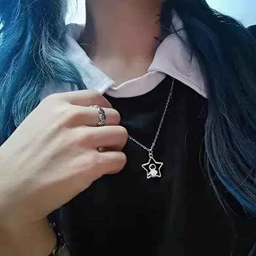 Miniatura 3 de Couples Astronaut Pendant Necklaces,2Pcs Spaceman Promise Mutual Attraction Matching Jewelry Valentine's Day Gift for Husband Wife Boyfriend