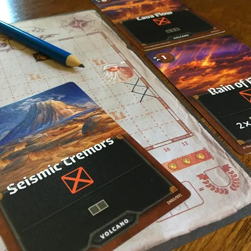 Miniatura 4 de Cartógrafos: Map Pack 1, Nebblis Expansión para el galardonado juego de dibujo de mapas Juego de mesa de estrategia Flip and Write Fantasy