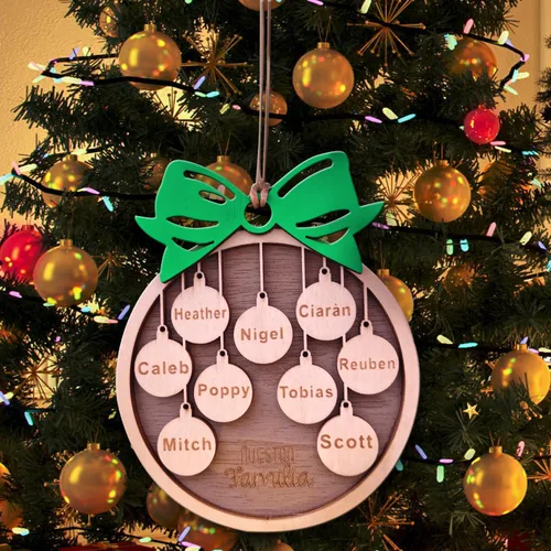 Miniatura 11 de Adorno de Navidad familiar personalizado 2023, adornos de madera para árbol de Navidad con cuerda pequeña, de 1 a 10 nombres personalizados