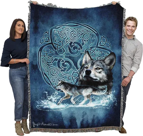 Pure Country Weavers Brigid Ashwood - Manta de lobos celtas – Manta de regalo tejida de algodón – fabricada en los Estados Unidos (72 x 54 pulgadas)