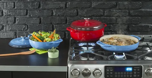 Miniatura 4 de Lodge Horno holandés de hierro fundido esmaltado de 4.5 cuartos de galón con tapa, asas dobles, apto para horno hasta 500° F o en la estufa, uso