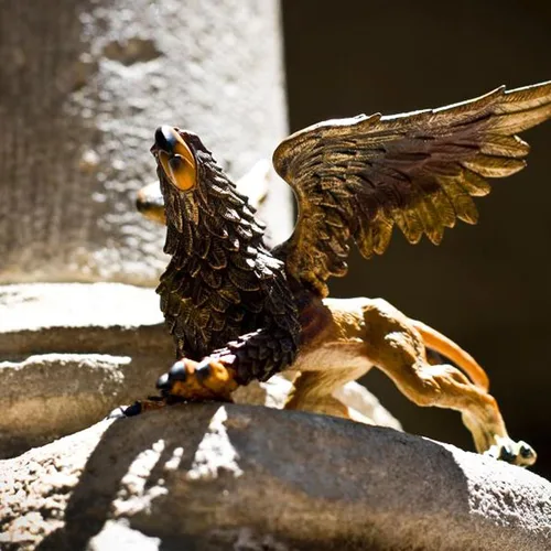 Miniatura 6 de Safari Ltd. Figura de Griffin – Figura detallada de plástico de 4.25 pulgadas – Majestuosa criatura mítica juguete de juego para niños, niñas