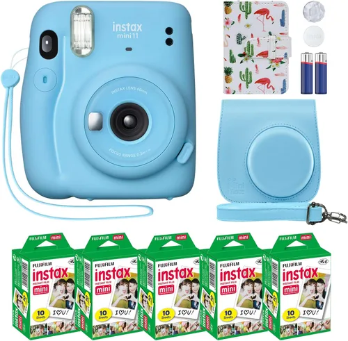 Fujifilm Instax Mini 11 - Cámara instantánea azul cielo + estuche personalizado Fuji Film Value Pack (50 hojas) Flamingo Designer Photo Album para