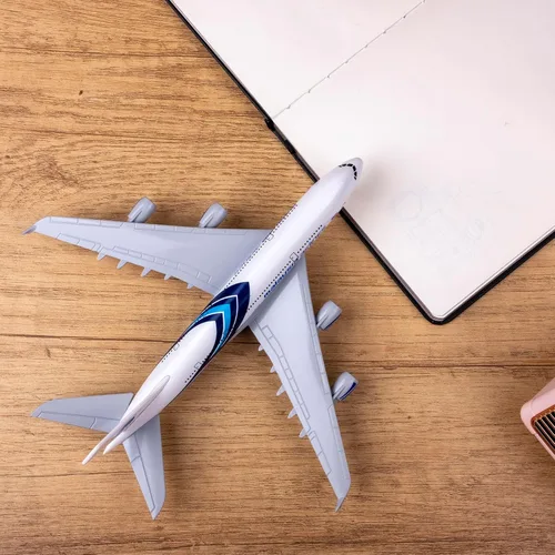 Miniatura 2 de Modelo Avión Escala 1:300 Malasia Airbus 380 Modelo Avión Metal Aleación Diecast Plane para Regalo y Decoración