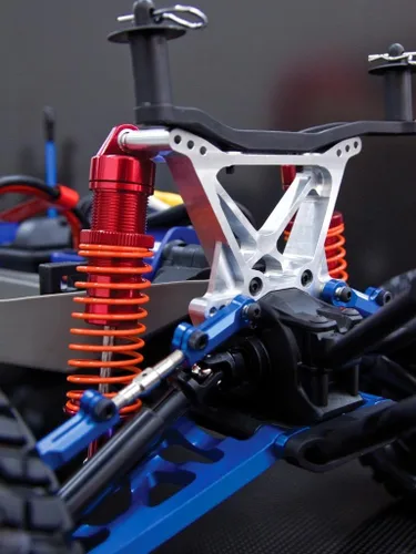 GPM Para Traxxas Slash 4X4 / Stampede 4X4 VXL/Deegan 38 Fiesta ST Rally Piezas de actualización Torre de choque frontal de aluminio - 1 pieza roja