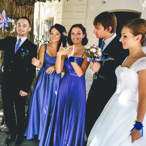 Miniatura 3 de Aoriher Juego de 4 ramilletes y boutonniere para fiesta de boda, 2 pulseras de ramillete de rosas para baile de graduación, dama de honor, Azul