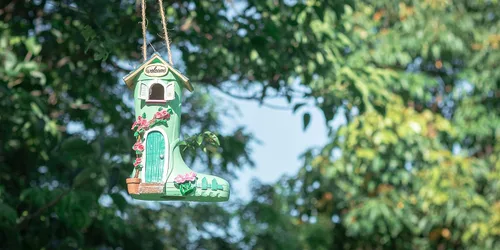 Miniatura 2 de Casa de pájaros Yinns, casa de pájaros colgante para pájaros silvestres en el exterior, casa de pájaros decorativa con bota de lluvia para B-Botas