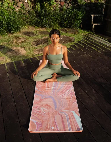 Miniatura 5 de yogadesignlab La toalla de yoga HOT Toalla colorida antideslizante de primera calidad Diseñada en Bali Impresión ecológica + secado rápido +