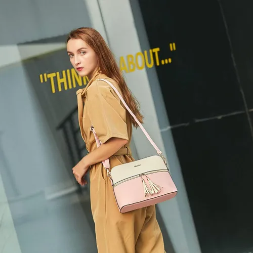 Miniatura 3 de Juego de 4 bolsas modernos para mujer de cuero sintético: bolso tote, bolso de hombro, bolso de mano y cartera.