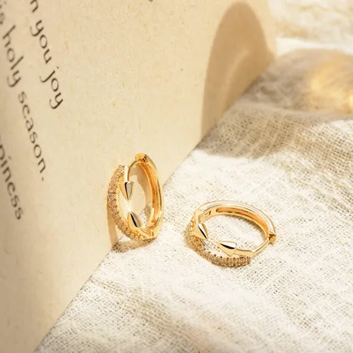 Miniatura 5 de Mevecco Aretes tipo huggie chapados en oro de 18 quilates, delicados aretes de aro de circonita cúbica blanca brillante con cuentas geométricas