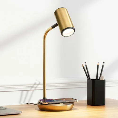Brightech Ezra - Lámpara de escritorio de oficina, almohadilla de carga inalámbrica y opciones de luz que cambian de temperatura de color, luz de